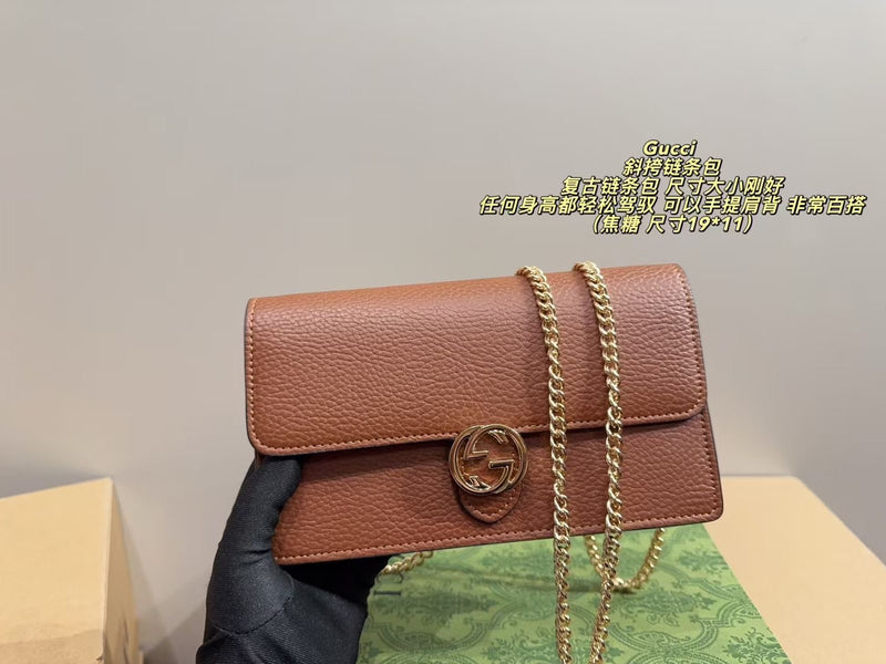 Gucci Interlocking GG Wallet – Beige Calfskin