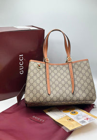 Gucci Emblem medium tote bag